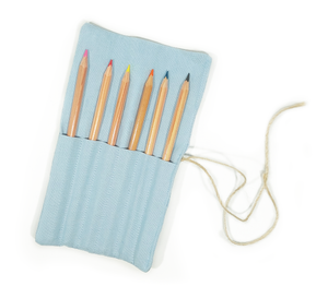 Estuche Enrollable Lino Personalizable. Con lápices de madera de colores. Disponible en 4 colores