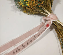 Cargar imagen en el visor de la galería, Cinta Terciopelo Borde Satinado Ramo Novia. Personalizable. Disponible en 4 colores