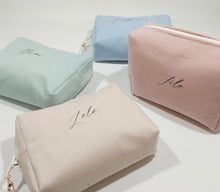 Cargar imagen en el visor de la galería, Monederito Lino con detalle perla. Personalizable. Disponible en 4 colores