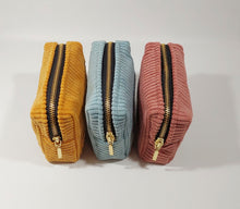 Cargar imagen en el visor de la galería, Monederito Esencia. Disponible en 5 colores