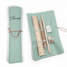 Cargar imagen en el visor de la galería, Mini Estuche Enrollable Lino Personalizable. Con kit de escritura. Disponible en 4 colores