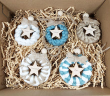 Cargar imagen en el visor de la galería, Bola Navidad 6. Adornos Navidad Macramé