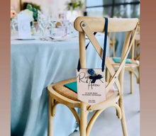 Cargar imagen en el visor de la galería, Placa Banderín Madera Boda "sois los siguientes" Personalizable
