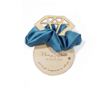 Cargar imagen en el visor de la galería, Scrunchie Raso. Bodas. Disponible en 3 colores