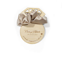 Cargar imagen en el visor de la galería, Scrunchie Raso. Bodas. Disponible en 3 colores