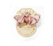 Cargar imagen en el visor de la galería, Scrunchie Raso. Bodas. Disponible en 3 colores