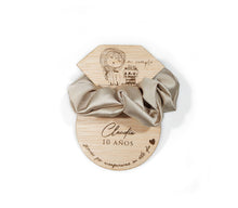 Cargar imagen en el visor de la galería, Scrunchie Raso. Cumpleaños. Disponible en 3 colores