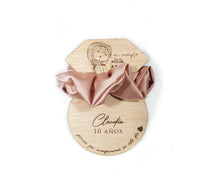 Cargar imagen en el visor de la galería, Scrunchie Raso. Cumpleaños. Disponible en 3 colores