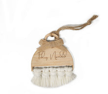 Cargar imagen en el visor de la galería, Bola Navidad 8. Adornos Navidad Madera y Macramé