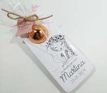 Cargar imagen en el visor de la galería, Bálsamo Labial Comunión con troquel cartón pluma