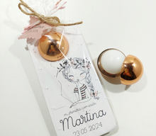 Cargar imagen en el visor de la galería, Bálsamo Labial Comunión con troquel cartón pluma