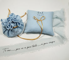 Load image into Gallery viewer, PROMO. Conjunto Cojín Porta Alianzas + Saco Porta Arras / Cinta Ramo Novia de REGALO