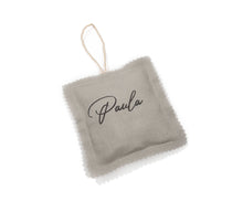 Cargar imagen en el visor de la galería, Marcasitio para puerta (14x14 cm) Lino Personalizable (disponible en 4 colores)