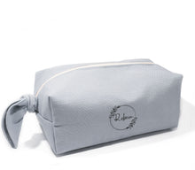 Load image into Gallery viewer, Bolsa de aseo Lino Personalizable. Disponible en 4 colores
