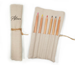 Mini Estuche Enrollable Lino Personalizable. Con lápices de madera de colores. Disponible en 4 colores