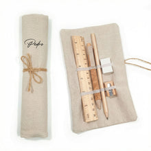 Load image into Gallery viewer, Mini Estuche Enrollable Lino Personalizable. Con kit de escritura. Disponible en 4 colores
