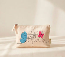 Cargar imagen en el visor de la galería, Neceser Plano Mariposas. Personalizable
